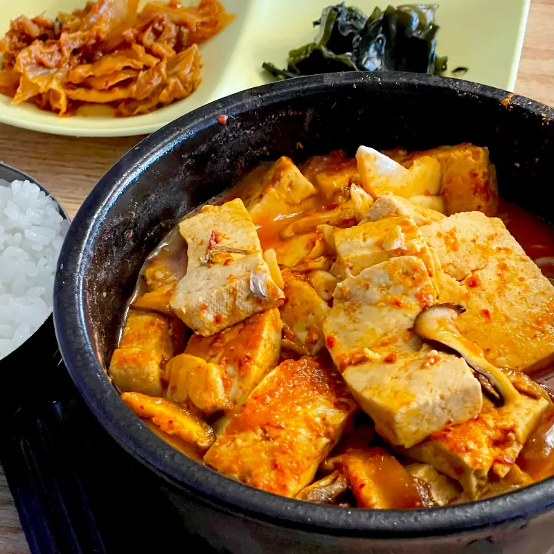 두부와 버섯이 어우러진 두부조림