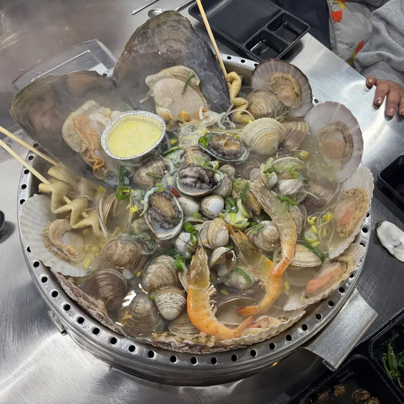 푸짐한 조개찜 한 상 차림