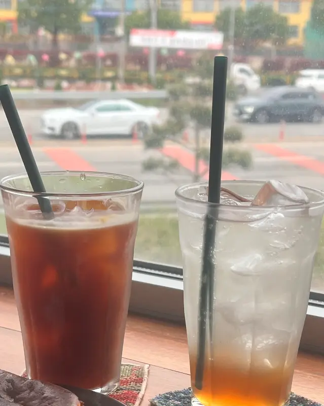 커피와 매실 에이드