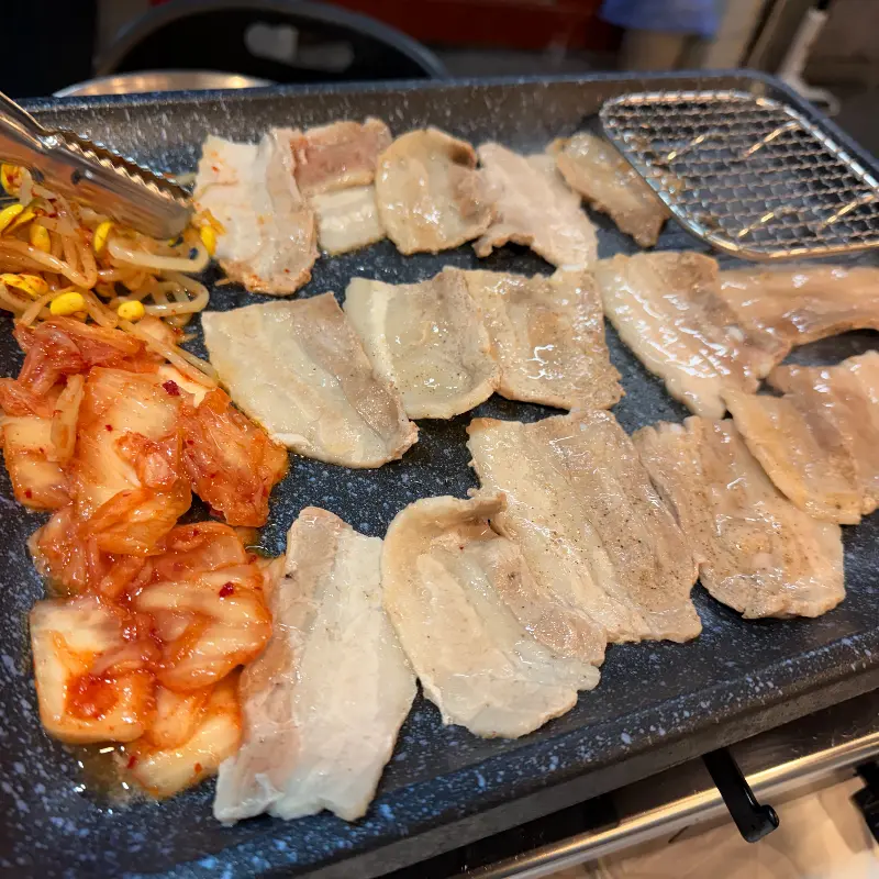 냉삼과 김치, 콩나물의 환상적인 조합