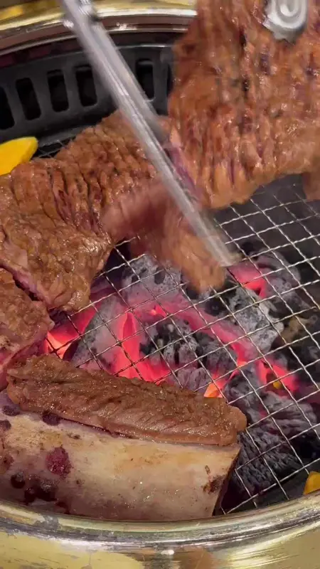 직원분이 직접 구워주는 갈비