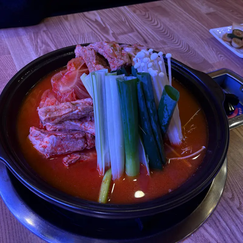 보글보글 끓는 김치찜