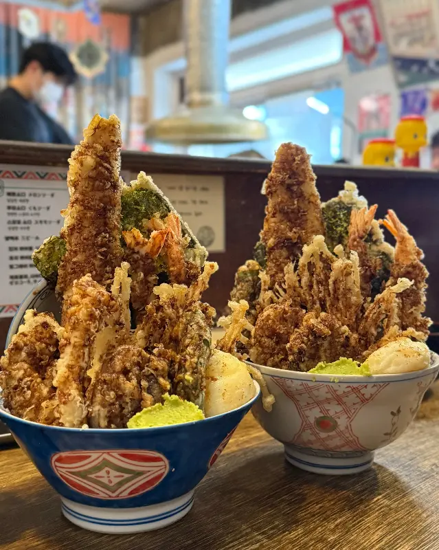 다찌 테이블에서 즐기는 텐동