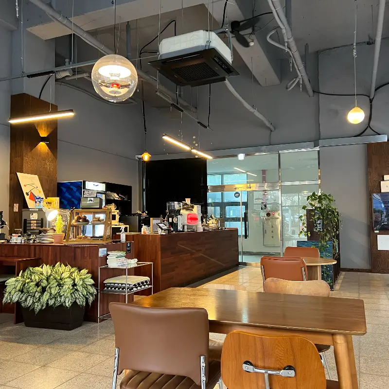 카페 내부 인테리어