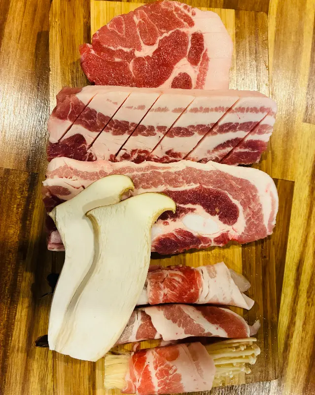 신선한 흑돼지 오겹살