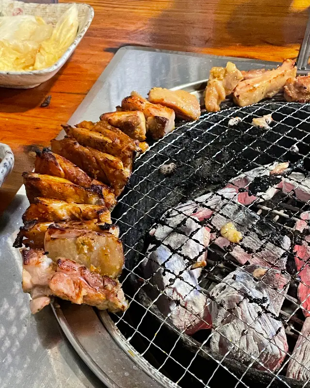 노릇하게 구워진 닭갈비