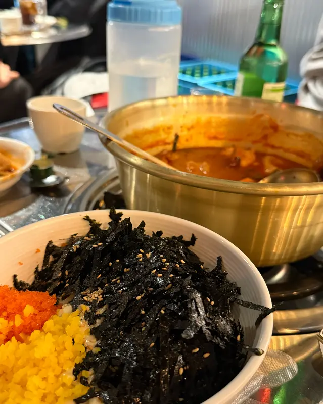 곱도리탕과 날치알 주먹밥의 환상적인 조합