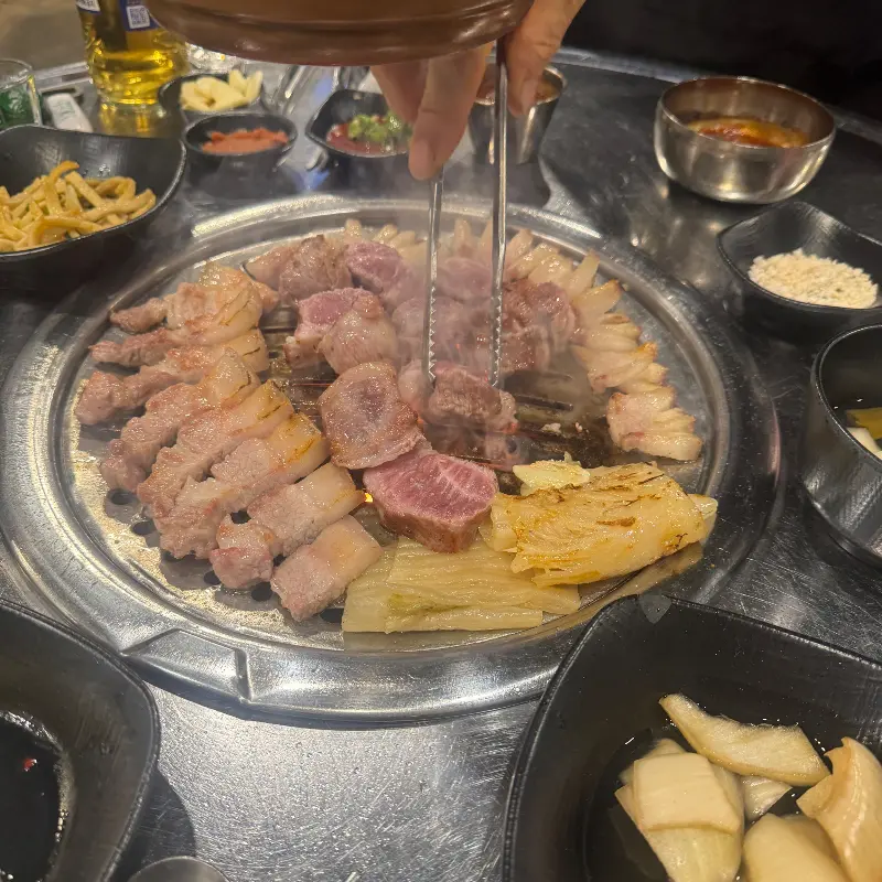 불판 위의 흑돼지