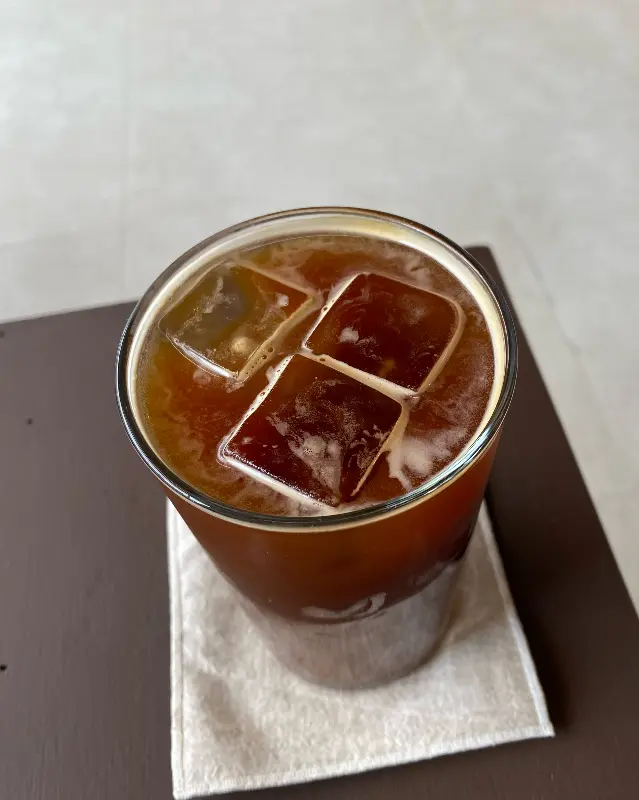 산미 있는 아이스 아메리카노