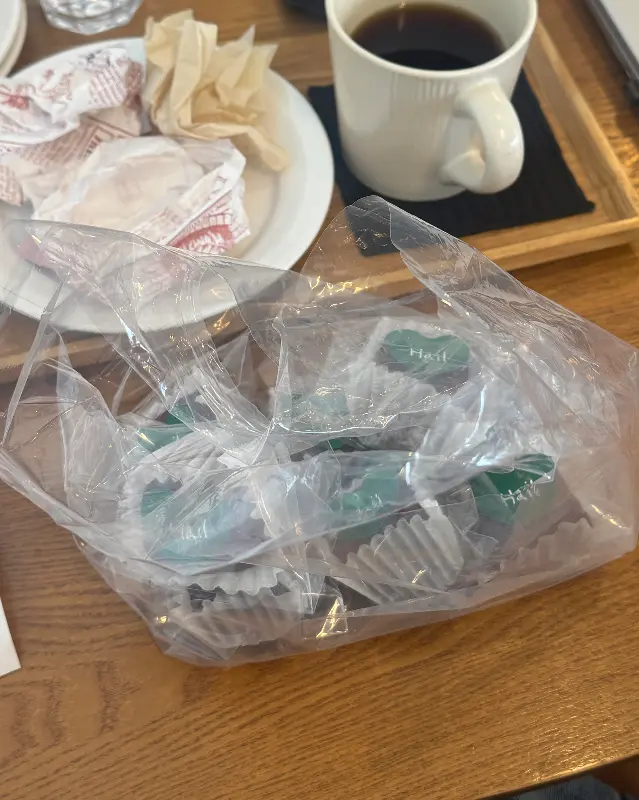 테이블 위의 빵