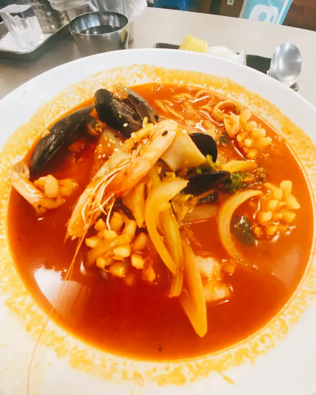 해산물이 듬뿍 들어간 하반장 짬뽕