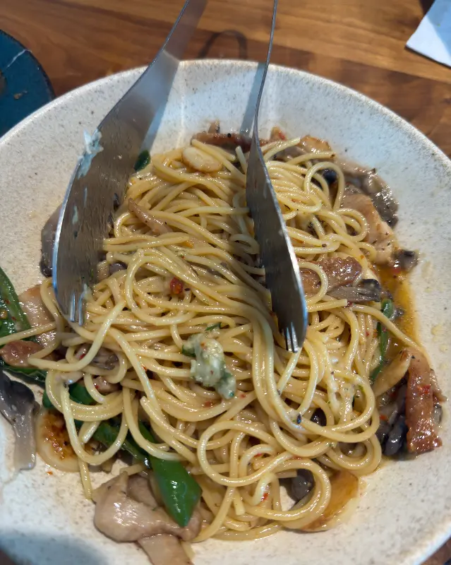 항정살이 들어간 오일 파스타