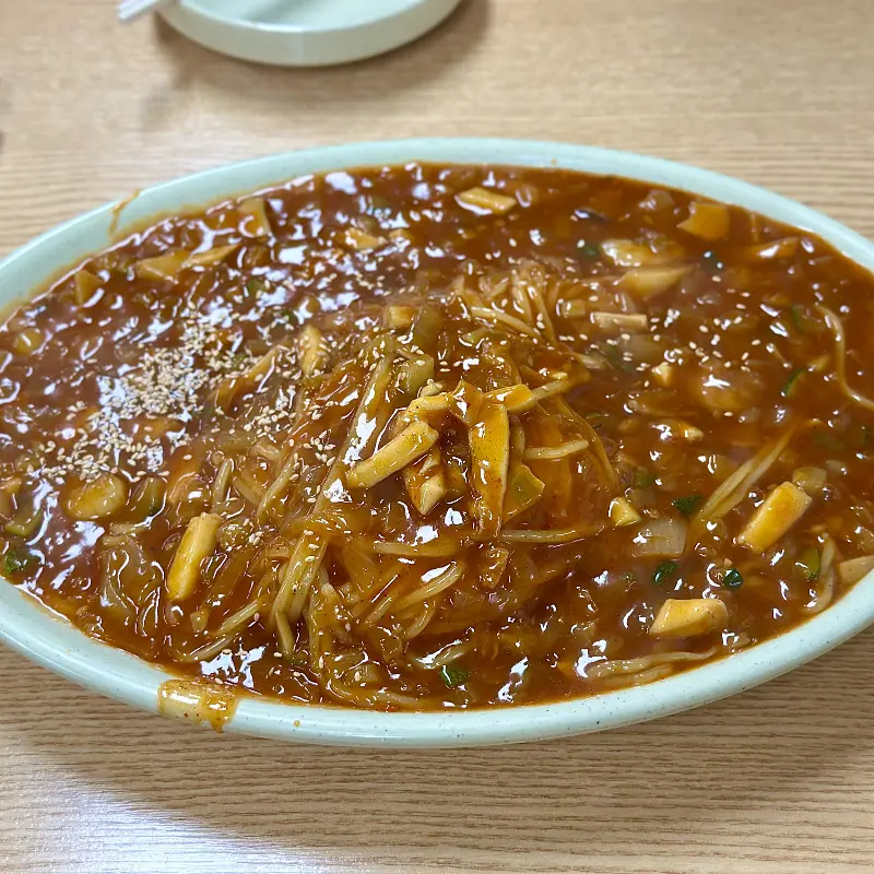 사천쟁반짜장의 푸짐한 양