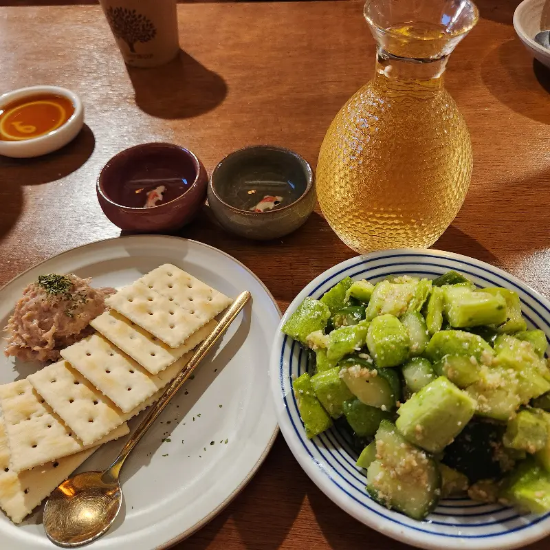 기본 안주와 사케