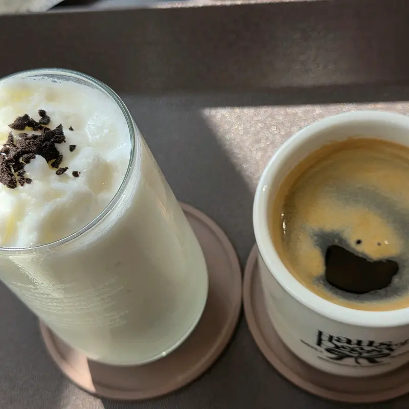 밀크 쉐이크와 커피