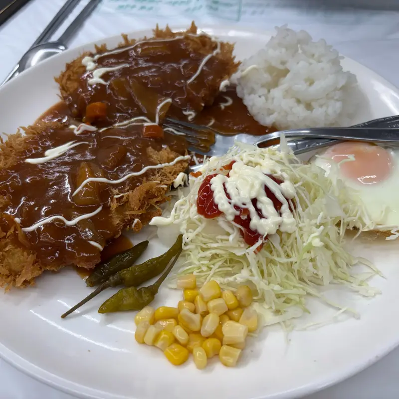 푸짐한 돈까스 한 상