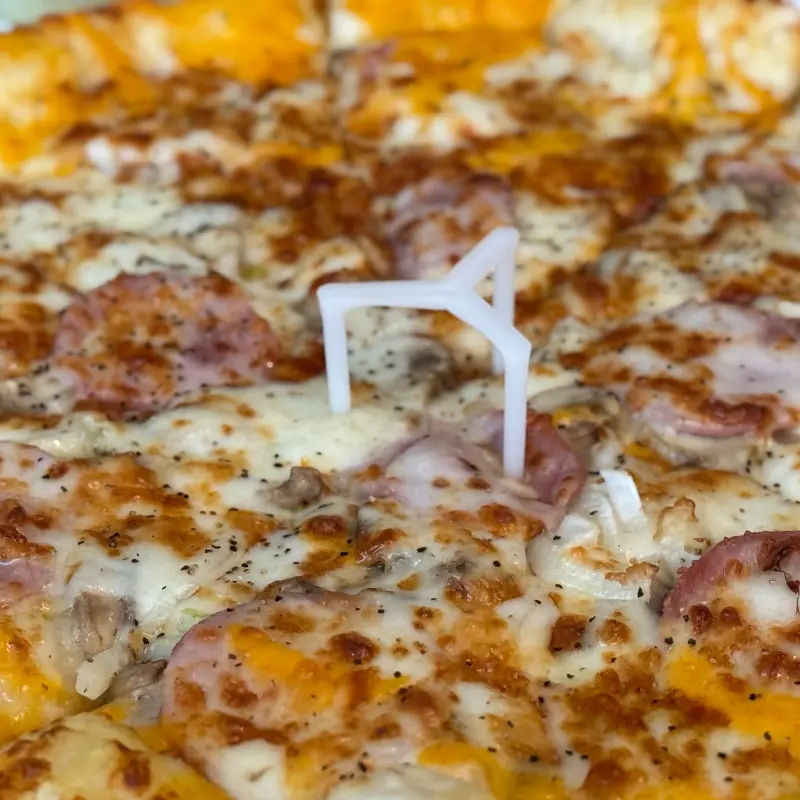 토핑 가득한 피자