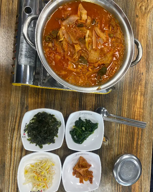 강순자옛맛김치찌개 밑반찬
