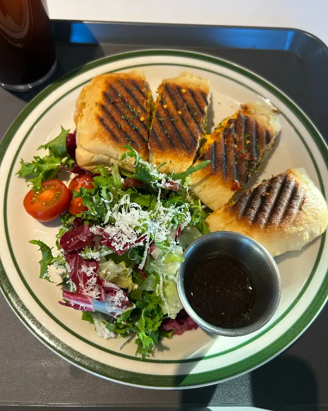 카페 메이븐의 항정살 참나물 파스타