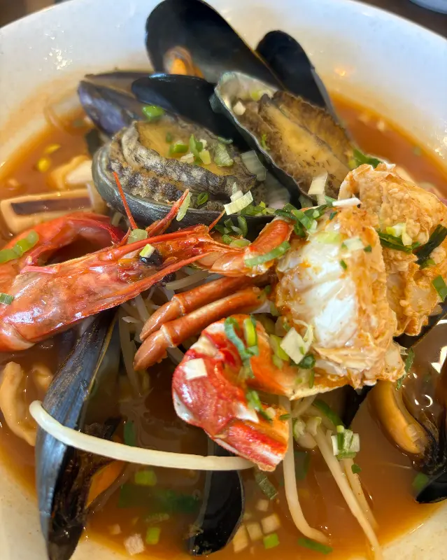 푸짐한 해물라면