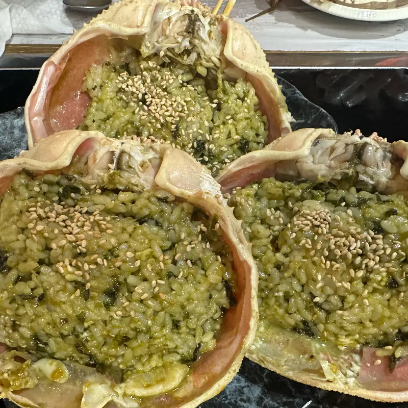 볶음밥이 담긴 게딱지