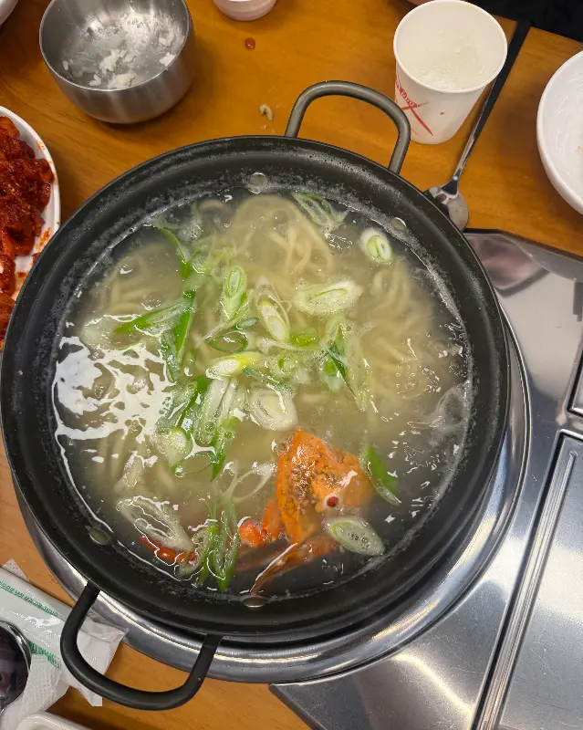 서비스로 제공되는 해물 칼국수