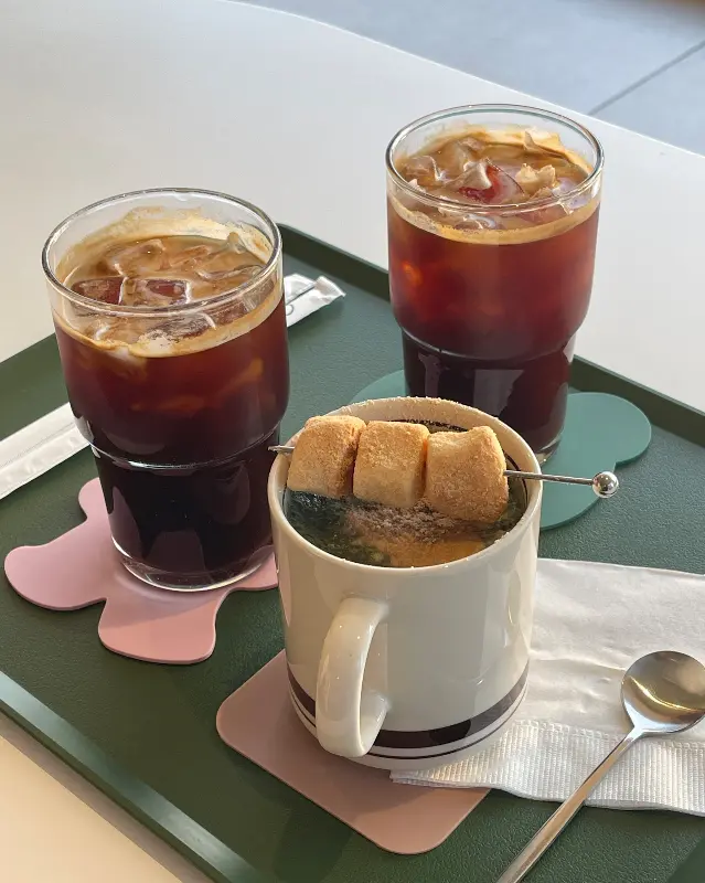 아메리카노와 쑥라떼, 인절미