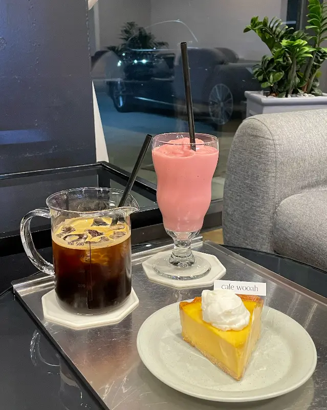 단호박 타르트와 음료