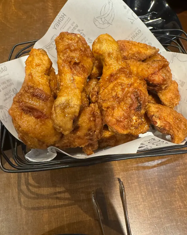 윤기가 흐르는 교촌 닭다리