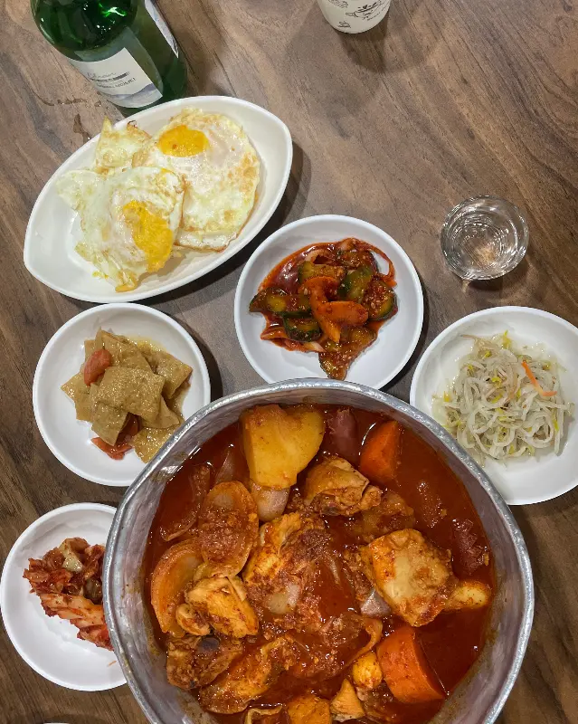 닭도리탕과 밑반찬