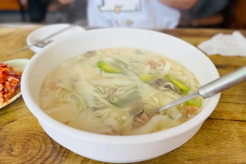 해물칼국수 근접샷