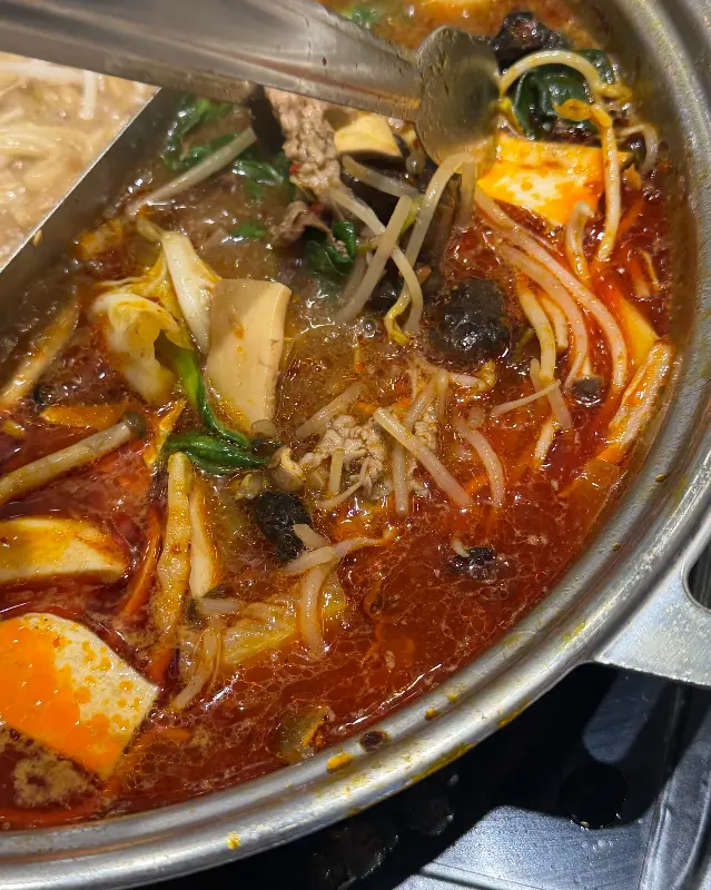 훠궈 육수의 샤브샤브