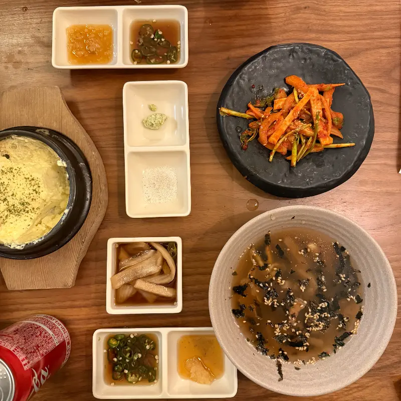 깔끔한 테이블 세팅