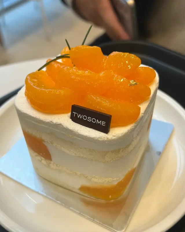 상큼함이 가득한 망고 생크림 케이크