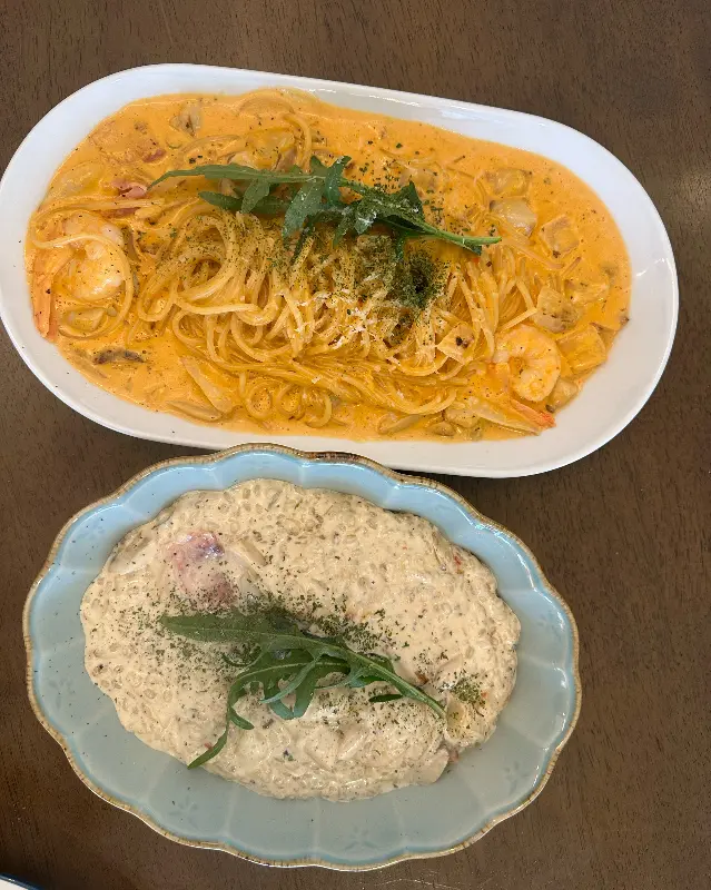 다이닝 C 코스의 로제 리조또와 알리오 올리오 파스타