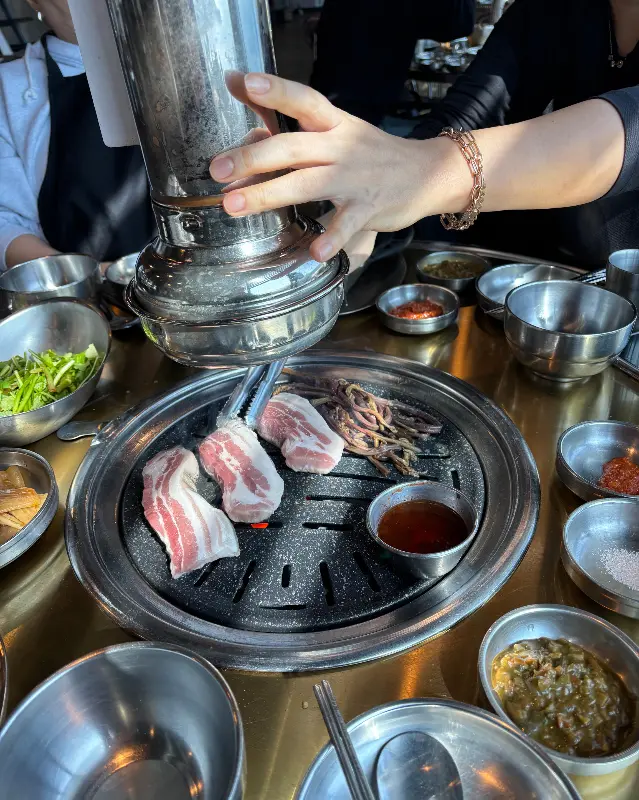 깔끔하게 정돈된 테이블 세팅