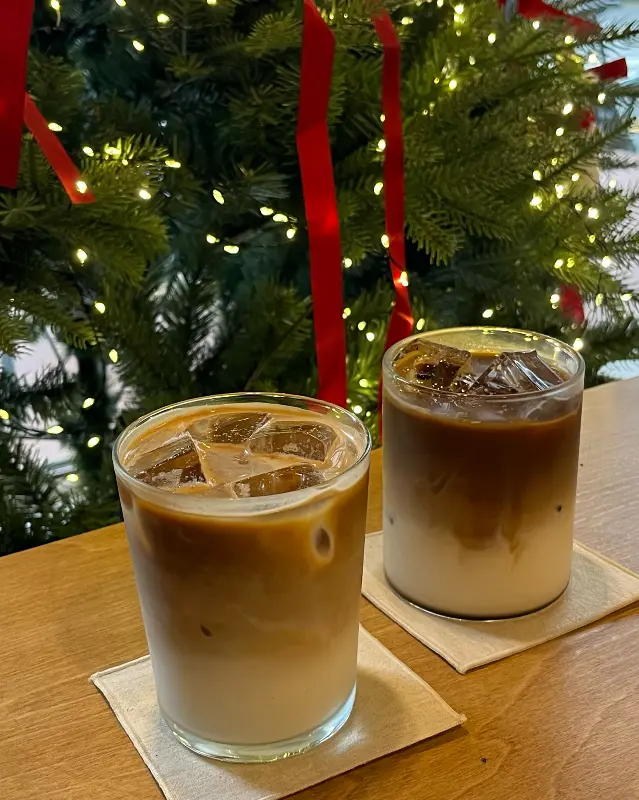 아이스 라떼 두 잔