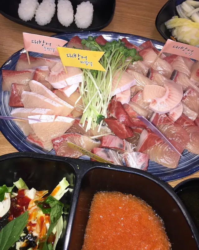 푸짐하고 맛있는 활어회 한 상