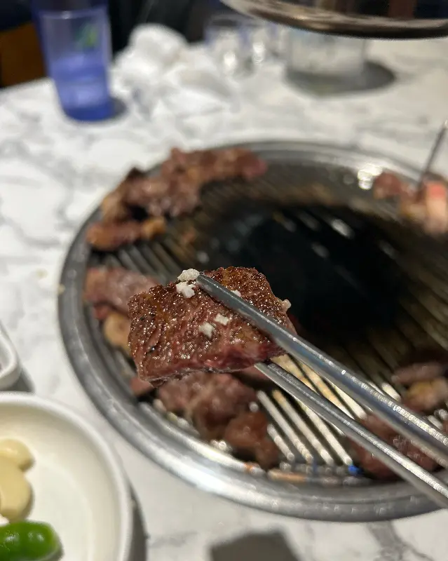 잘 구워진 한우