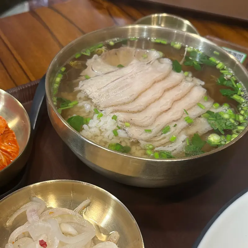 흑돼지 쌀국수와 반찬