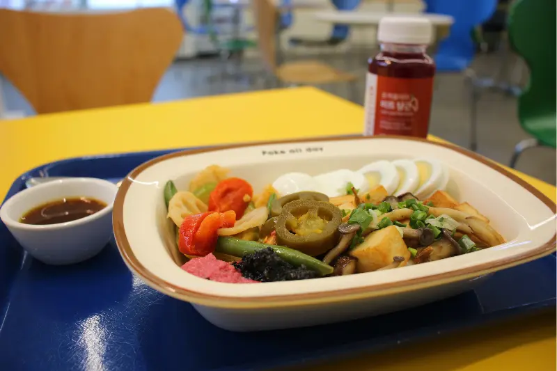 두부와 버섯이 듬뿍 들어간 샐러드