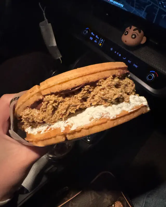 차 안에서 와플