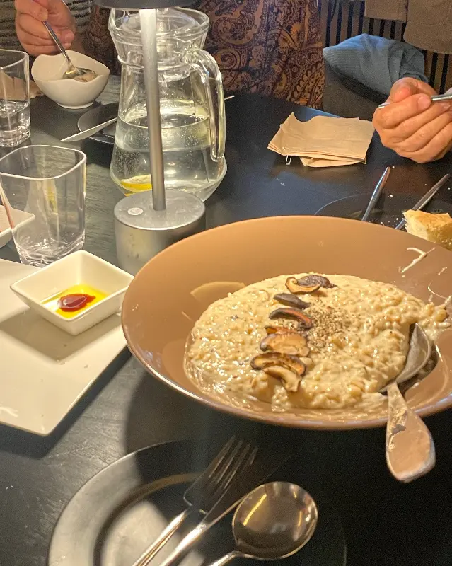 맛과 분위기를 모두 갖춘 레어하우스