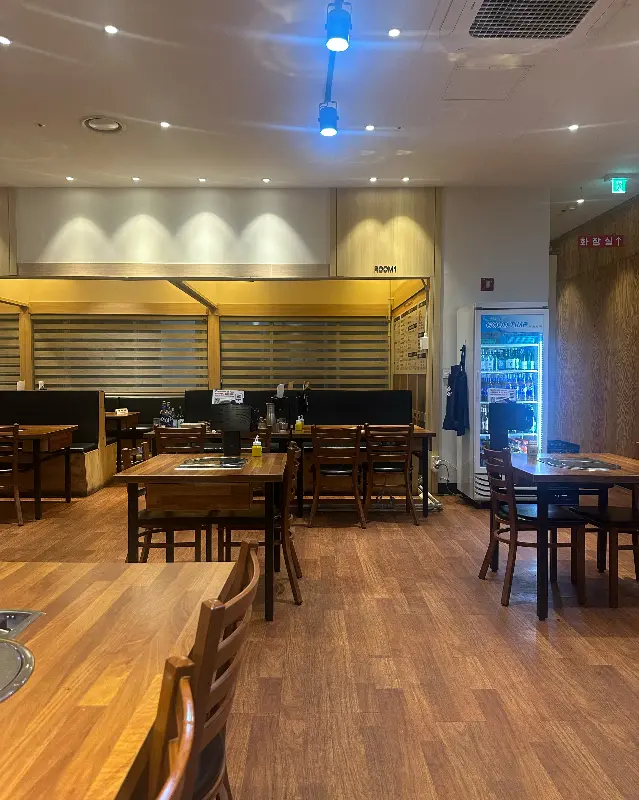 넓고 쾌적한 매장 내부