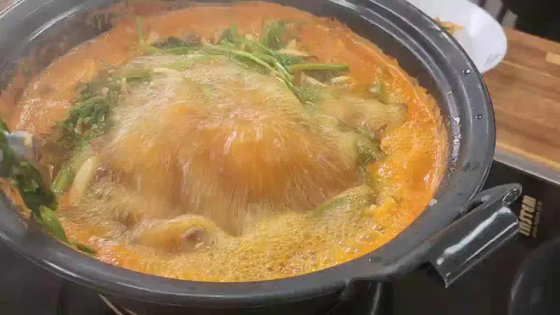 보글보글 끓는 샤브샤브