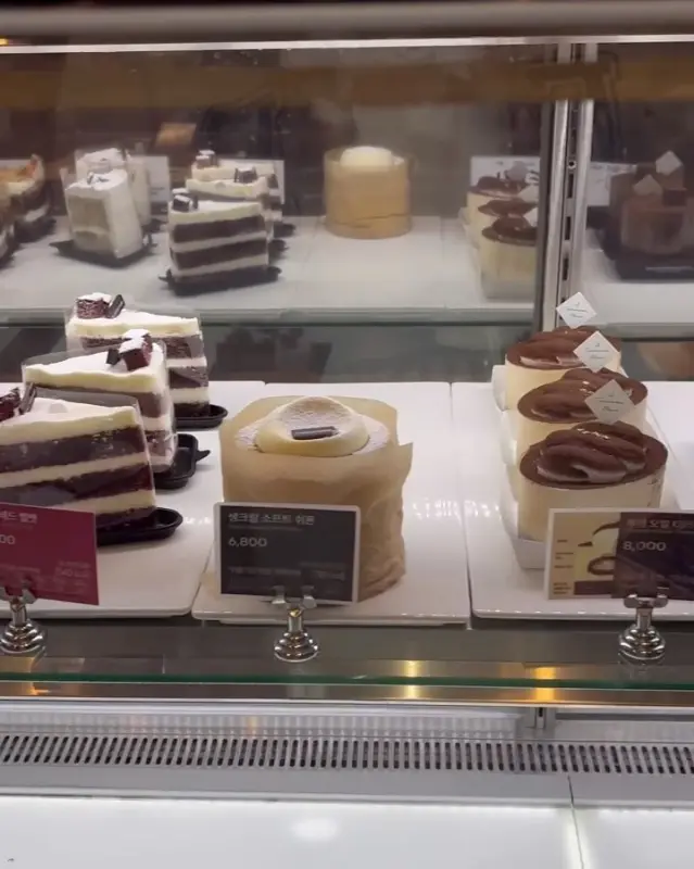 케이크 쇼케이스 근접 촬영
