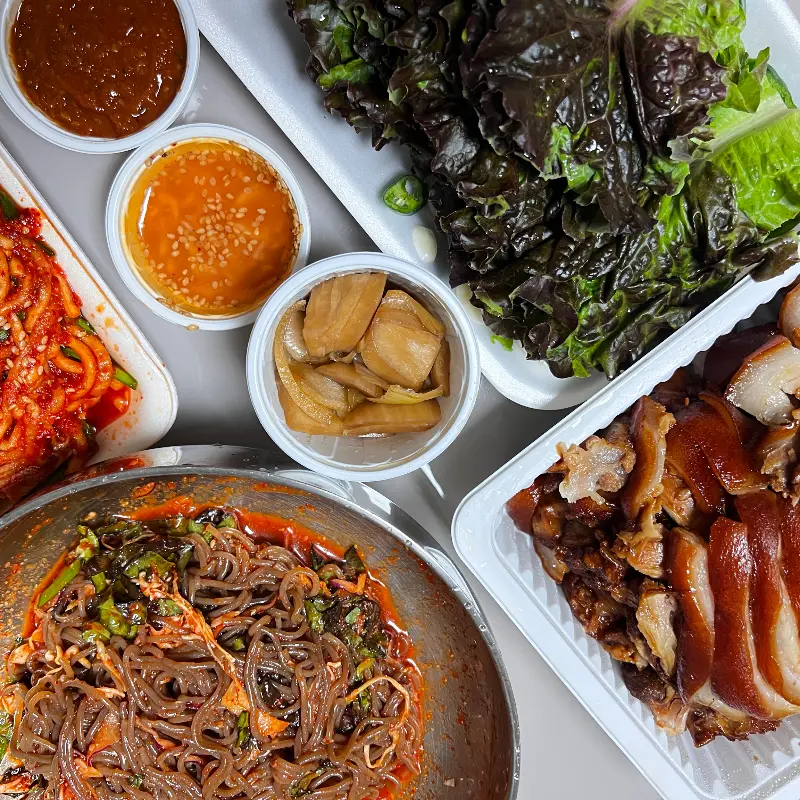 푸짐한 족발 한상