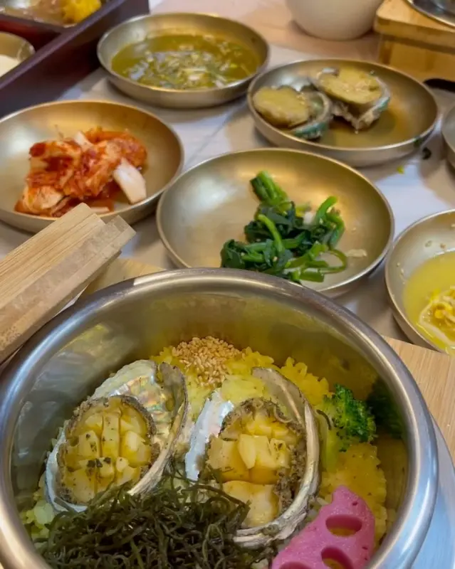 전복솥밥의 아름다운 자태