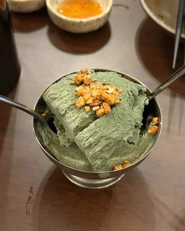 돌산 내부 인테리어