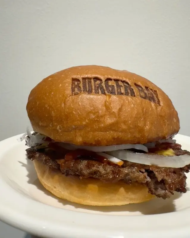 멜팅포 치즈버거의 단면